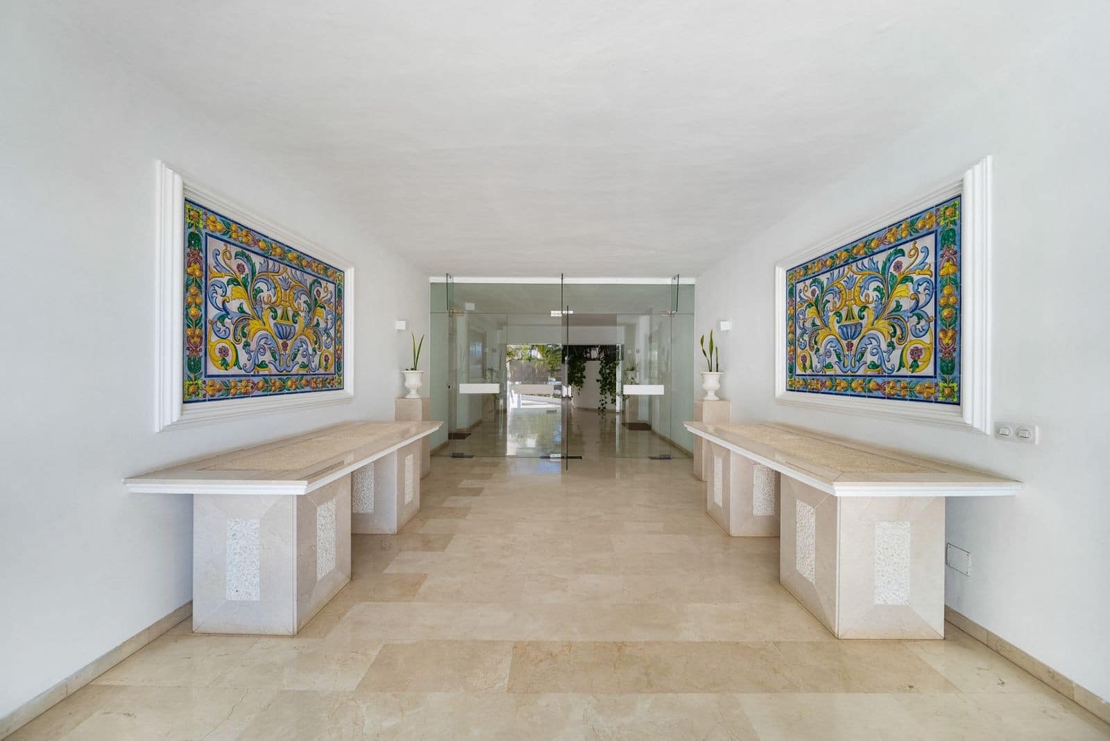 3 bedroom Apartment for sale in Marbella with pool garage - € 1,195,000 (Ref: 10017302)
