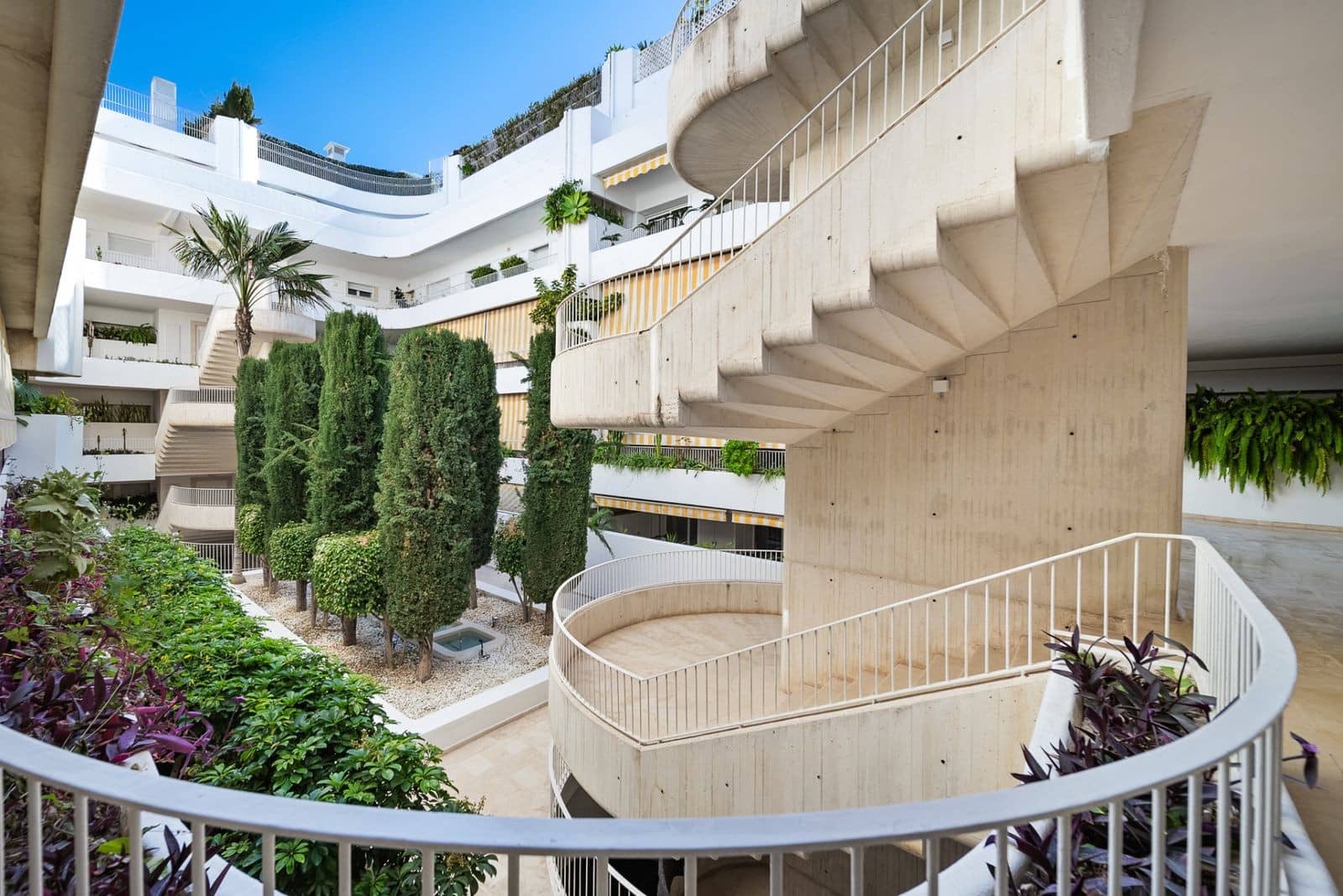 3 bedroom Apartment for sale in Marbella with pool garage - € 1,195,000 (Ref: 10017302)