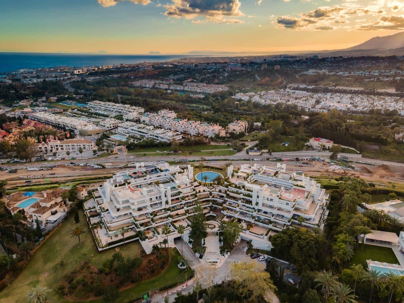 3 bedroom Apartment for sale in Marbella with pool garage - € 1,195,000 (Ref: 10017302)