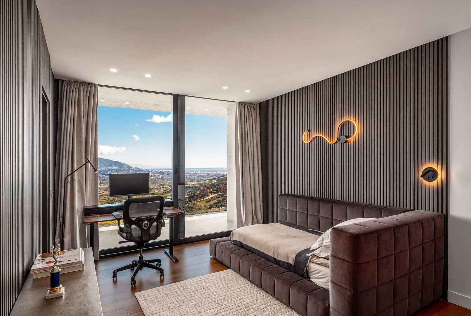 6 bedroom Villa for sale in Marbella - € 3,550,000 (Ref: 10017303)