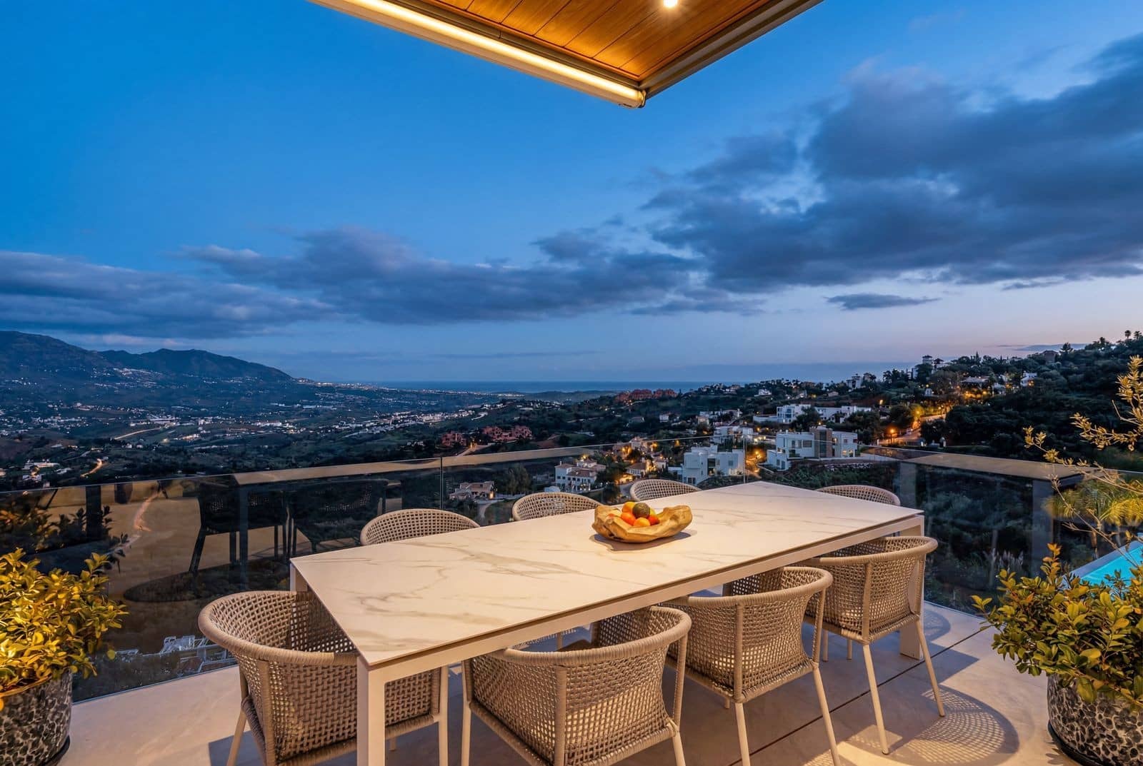 6 bedroom Villa for sale in Marbella - € 3,550,000 (Ref: 10017303)
