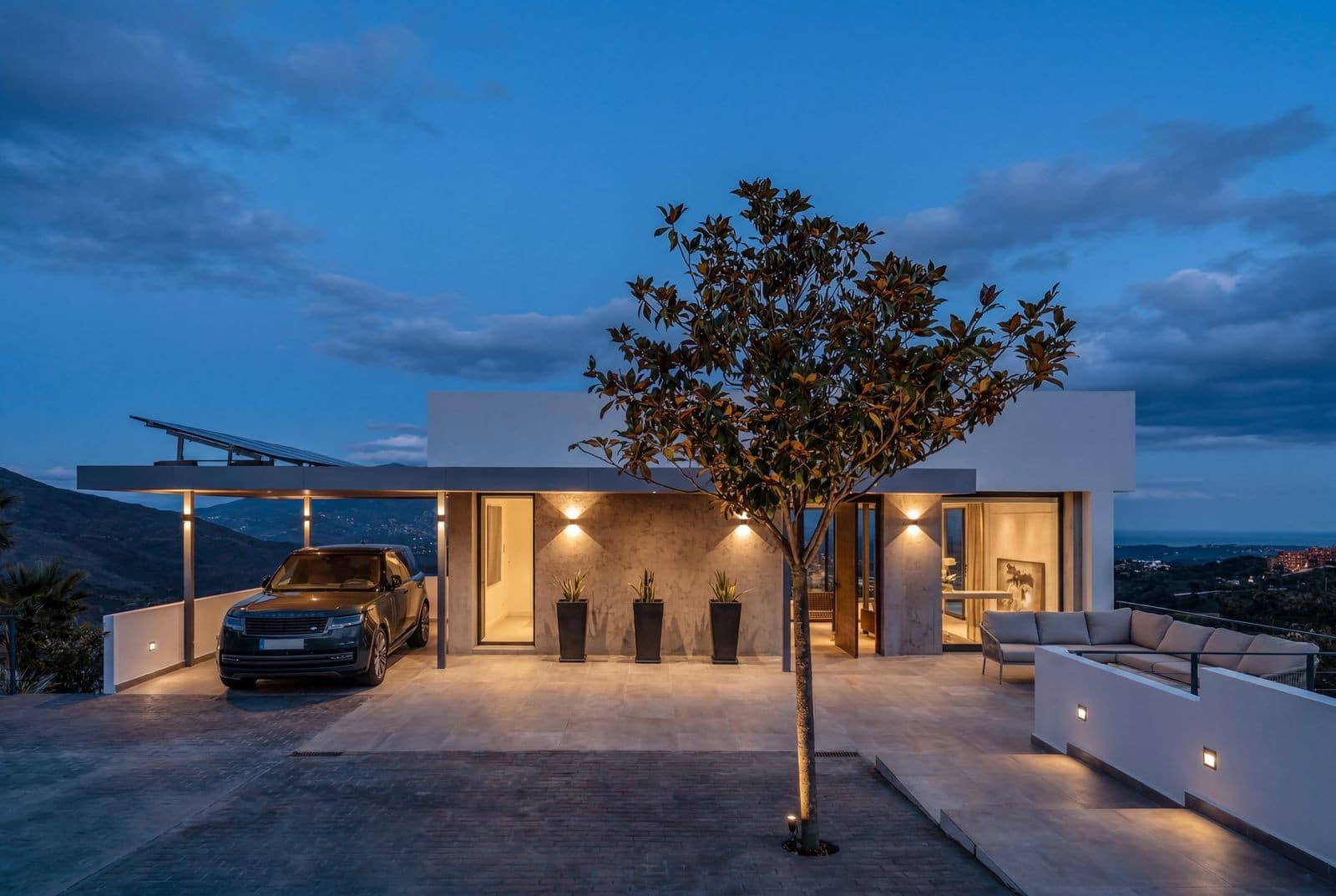 6 bedroom Villa for sale in Marbella - € 3,550,000 (Ref: 10017303)