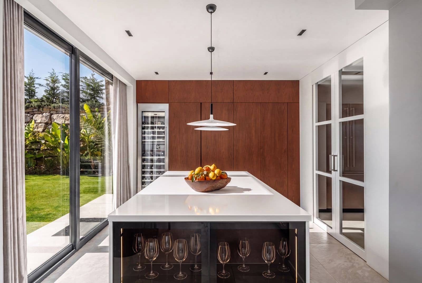 6 bedroom Villa for sale in Marbella - € 3,550,000 (Ref: 10017303)