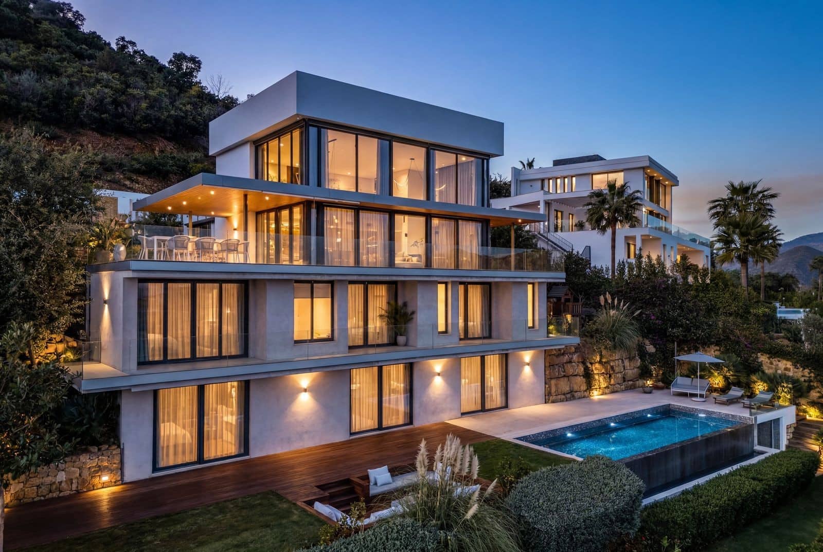 6 bedroom Villa for sale in Marbella - € 3,550,000 (Ref: 10017303)