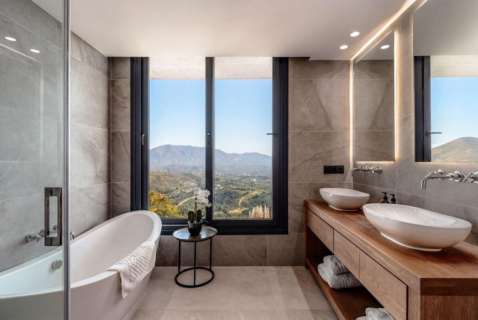 6 bedroom Villa for sale in Marbella - € 3,550,000 (Ref: 10017303)