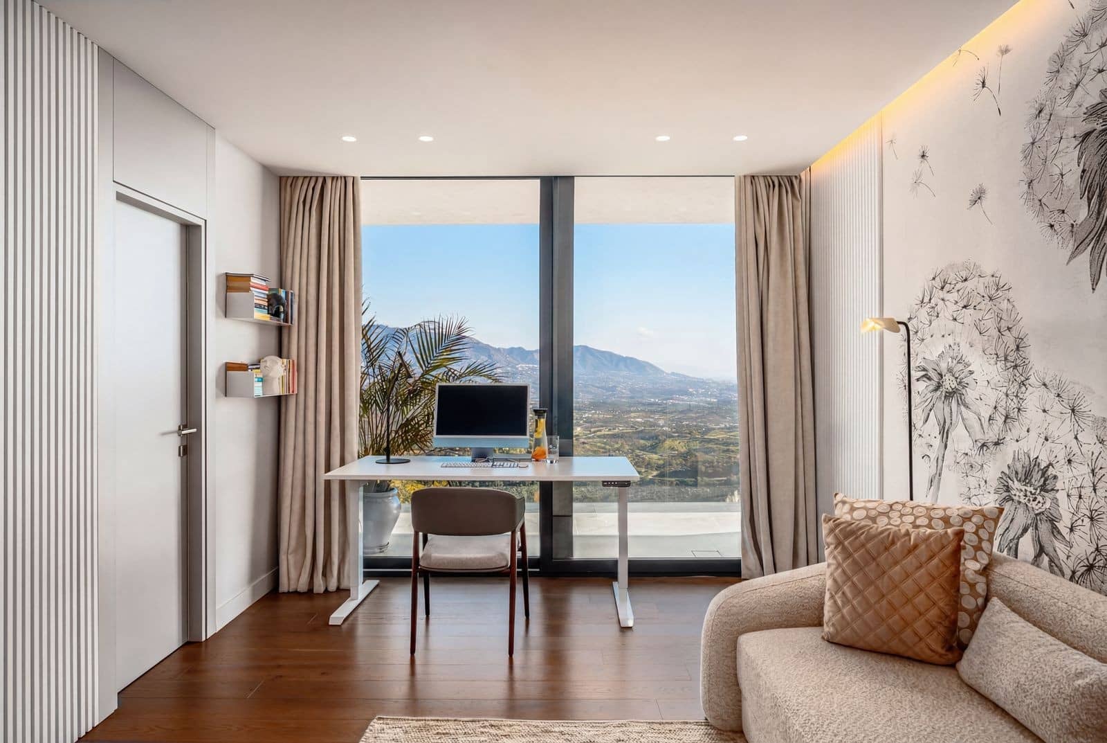 6 bedroom Villa for sale in Marbella - € 3,550,000 (Ref: 10017303)