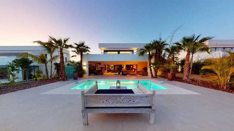 Chalet de 4 habitaciones en Mijas Costa en venta con piscina garaje - 1.850.000 € (Ref: 10020417)
