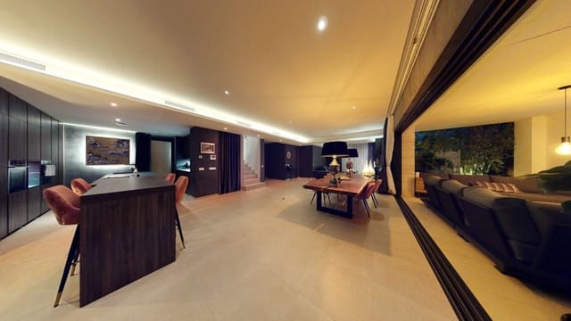 Chalet de 4 habitaciones en Mijas Costa, Mijas en venta con piscina garaje - 1.850.000 € (Ref: 10020417)