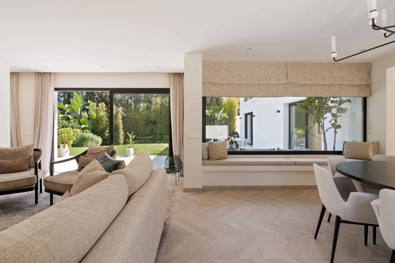4 bedroom Villa for sale in Nueva Andalucia with pool garage - € 3,250,000 (Ref: 10022207)