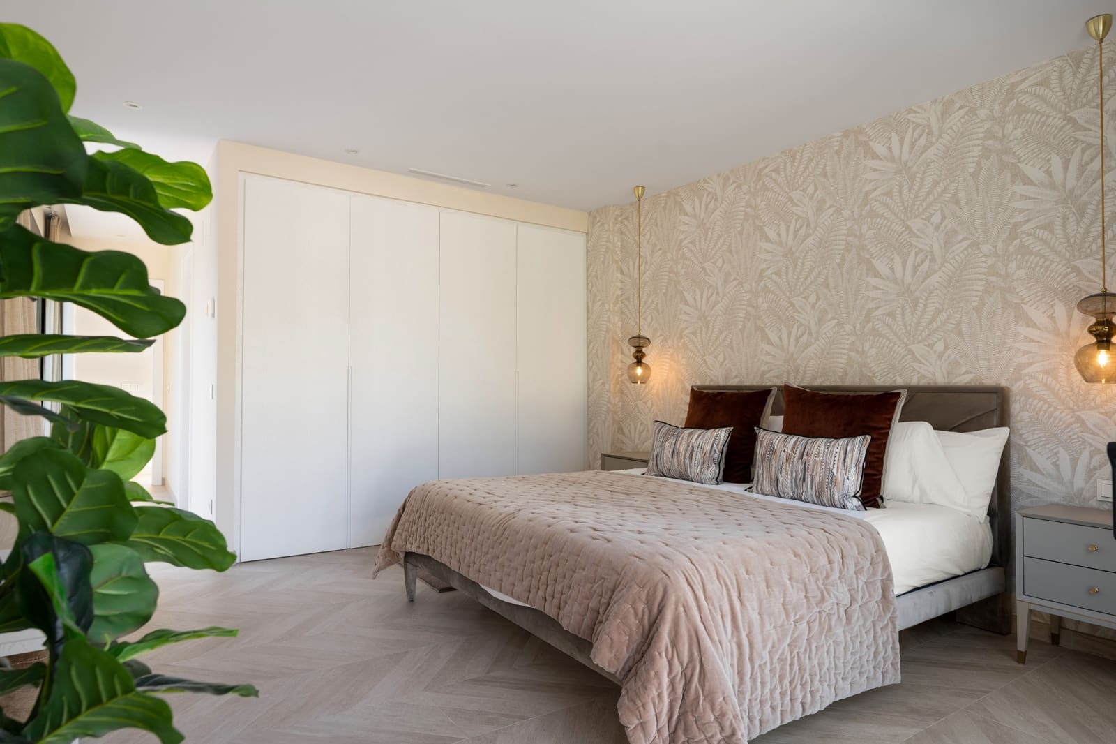 4 bedroom Villa for sale in Nueva Andalucia with pool garage - € 3,250,000 (Ref: 10022207)