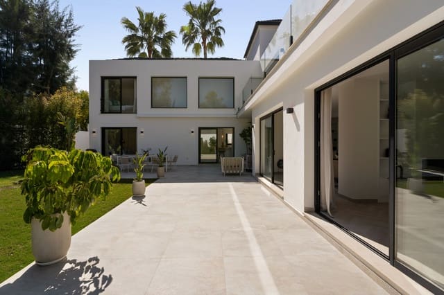 4 bedroom Villa for sale in Nueva Andalucia, Marbella with pool garage - € 3,250,000 (Ref: 10022207)