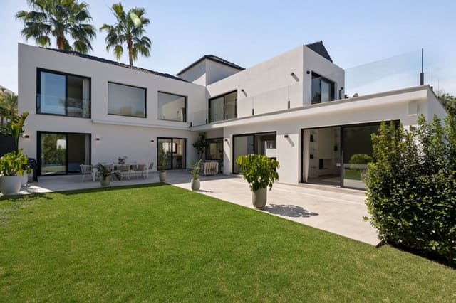 4 bedroom Villa for sale in Nueva Andalucia, Marbella with pool garage - € 3,250,000 (Ref: 10022207)