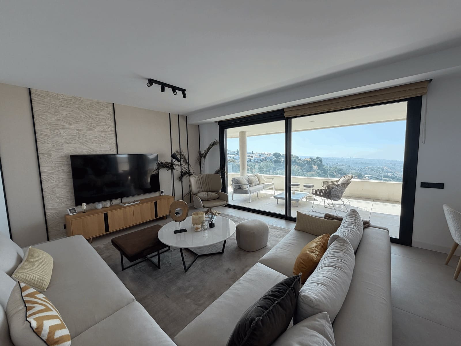 3 bedroom Apartment for sale in Marbella with pool garage - € 844,000 (Ref: 10022211)