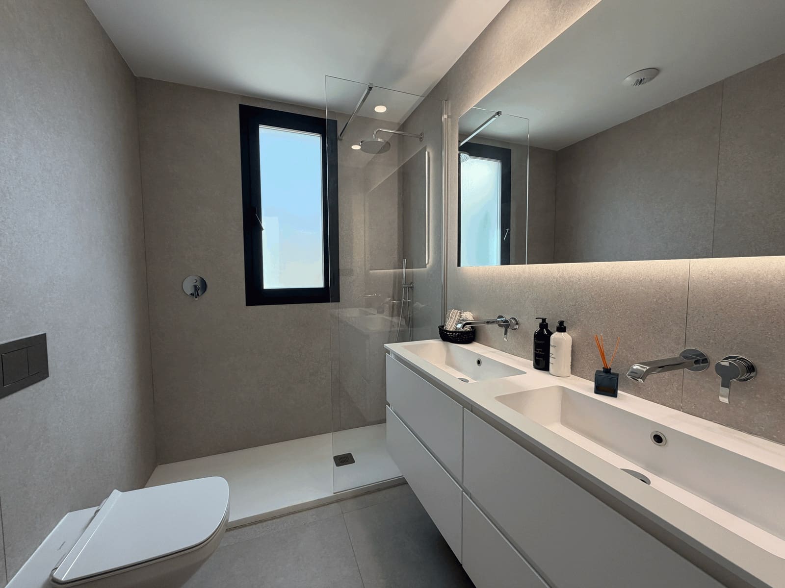 3 bedroom Apartment for sale in Marbella with pool garage - € 844,000 (Ref: 10022211)