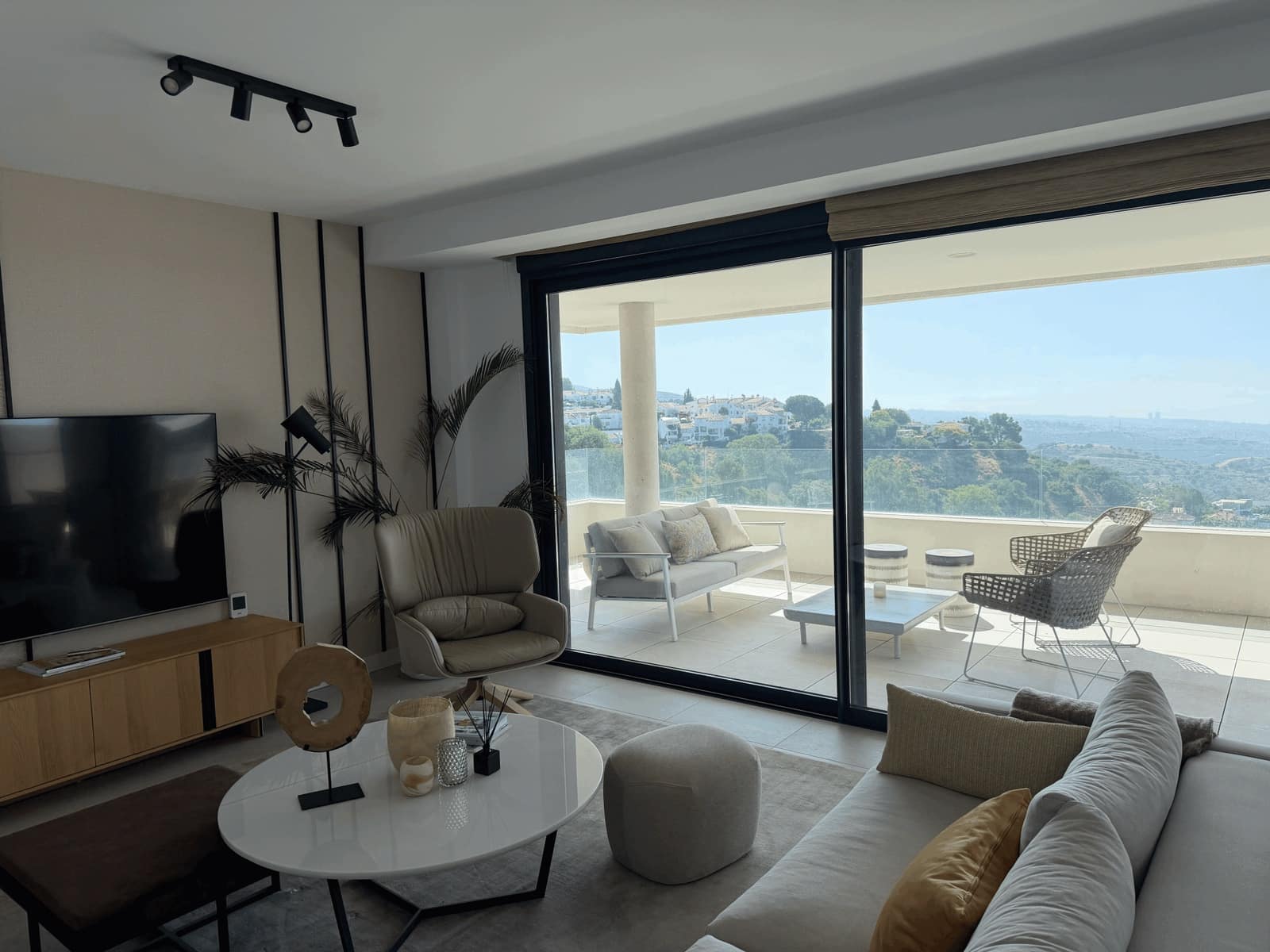 3 bedroom Apartment for sale in Marbella with pool garage - € 844,000 (Ref: 10022211)