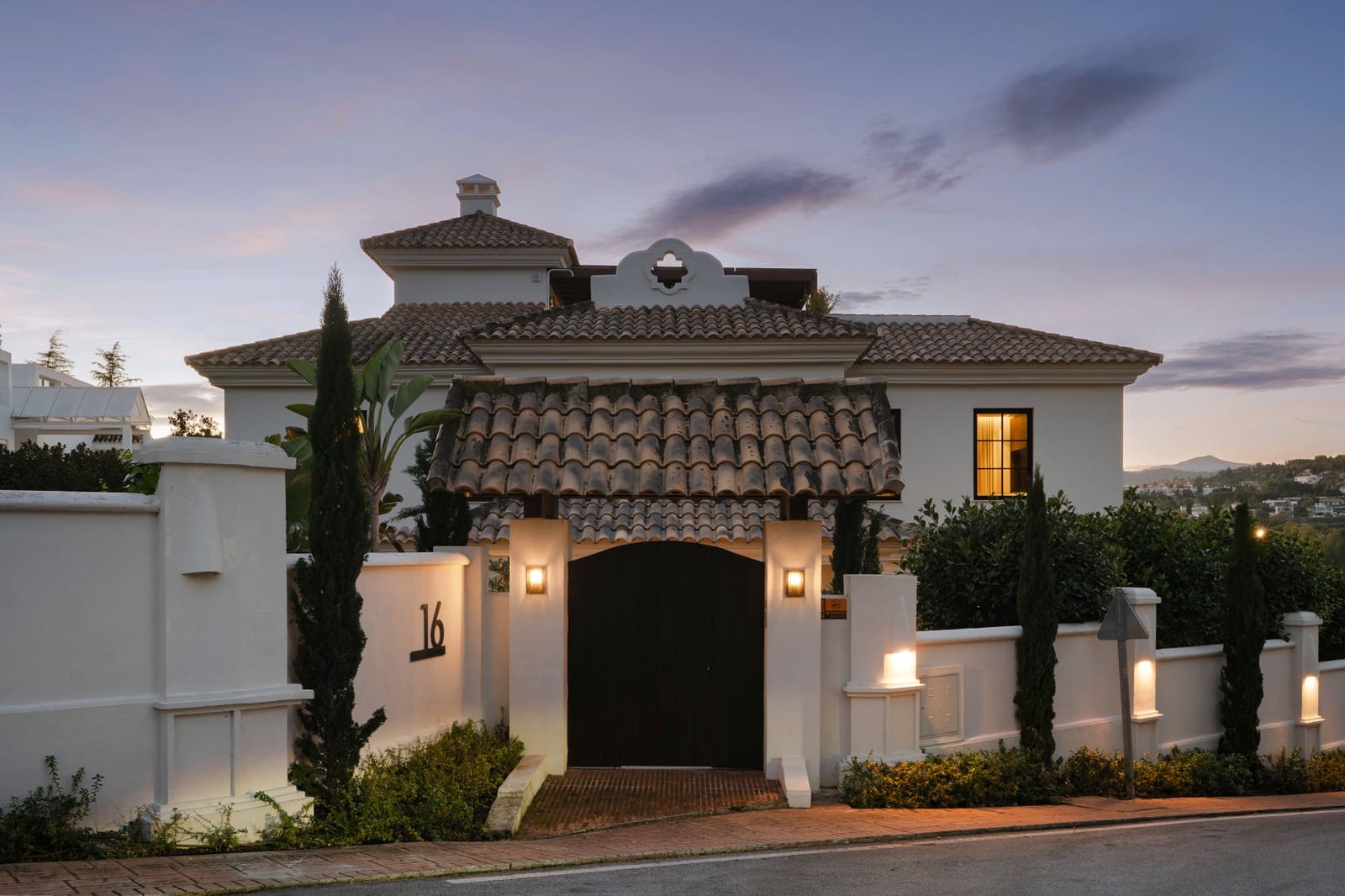 6 sypialnia Willa na sprzedaż w Nueva Andalucia z basenem garażem - 5 695 000 € (Ref: 10022218)