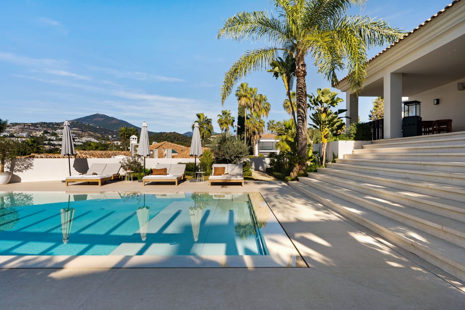 6 sypialnia Willa na sprzedaż w Nueva Andalucia z basenem garażem - 5 695 000 € (Ref: 10022218)