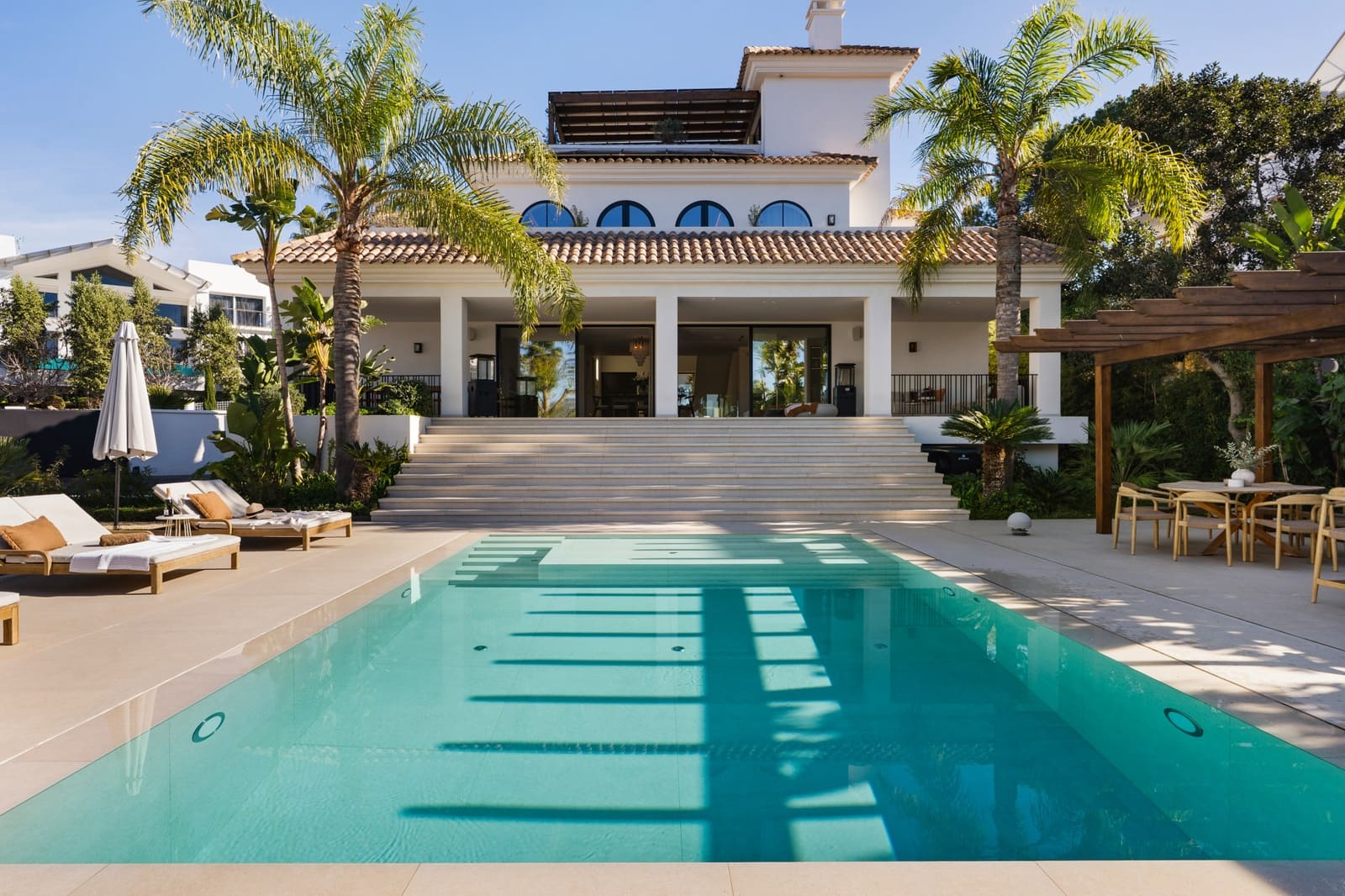 6 sypialnia Willa na sprzedaż w Nueva Andalucia z basenem garażem - 5 695 000 € (Ref: 10022218)