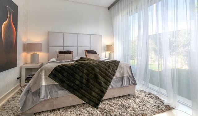 3 bedroom Villa for sale in Marbella with pool garage - € 2,150,000 (Ref: 10023824)