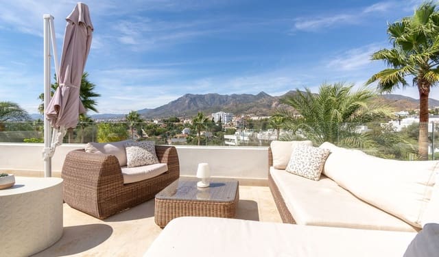 3 bedroom Villa for sale in Marbella with pool garage - € 2,150,000 (Ref: 10023824)