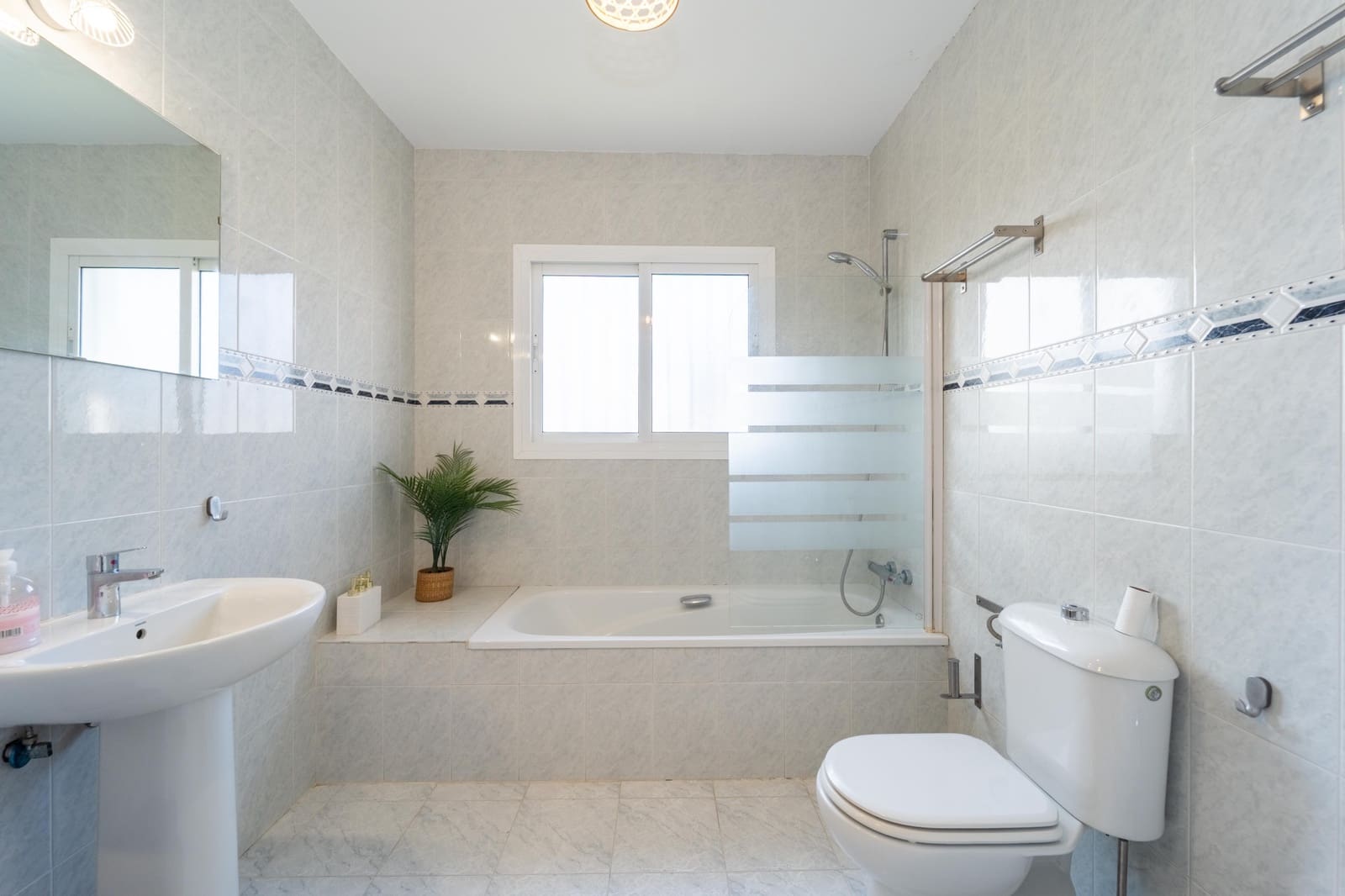 3 chambre Villa/Maison à vendre à Calahonda avec piscine garage - 1 150 000 € (Ref: 10025392)