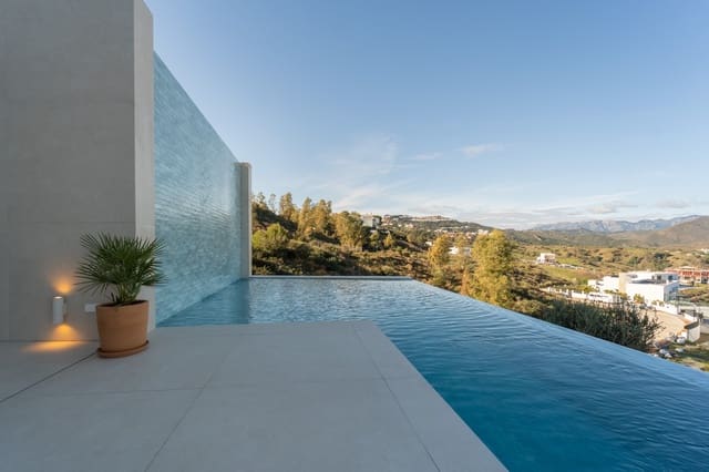 5 bedroom Villa for sale in Mijas Costa, Mijas with pool garage - € 3,100,000 (Ref: 10027029)