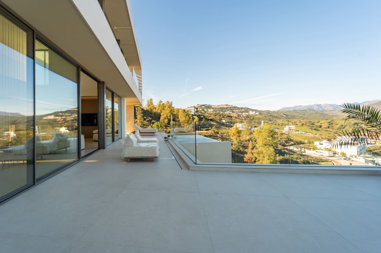 5 bedroom Villa for sale in Mijas Costa with pool garage - € 3,100,000 (Ref: 10027029)