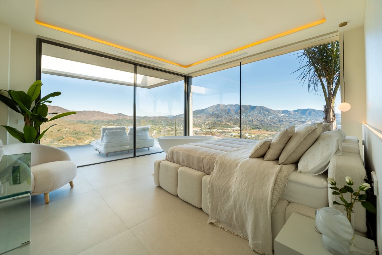 5 bedroom Villa for sale in Mijas Costa with pool garage - € 3,100,000 (Ref: 10027029)