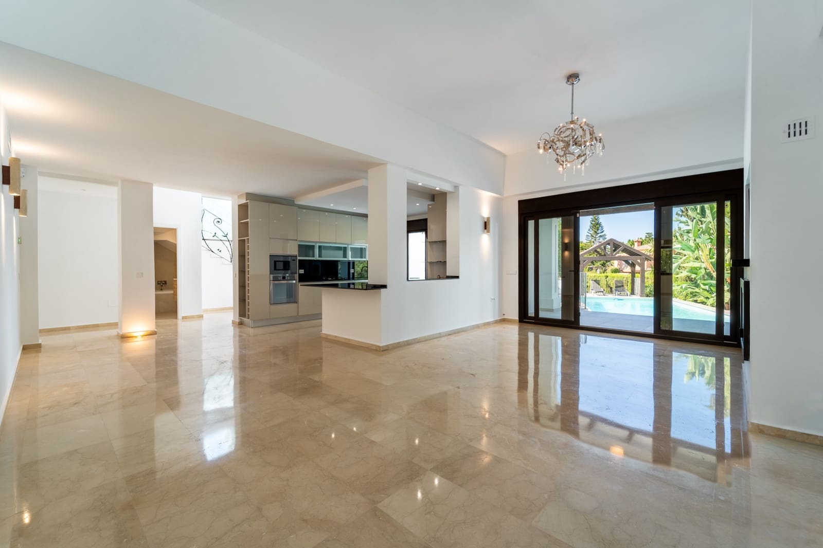 5 sovrum Villa till salu i Marbella med pool garage - 2 075 000 € (Ref: 10029224)