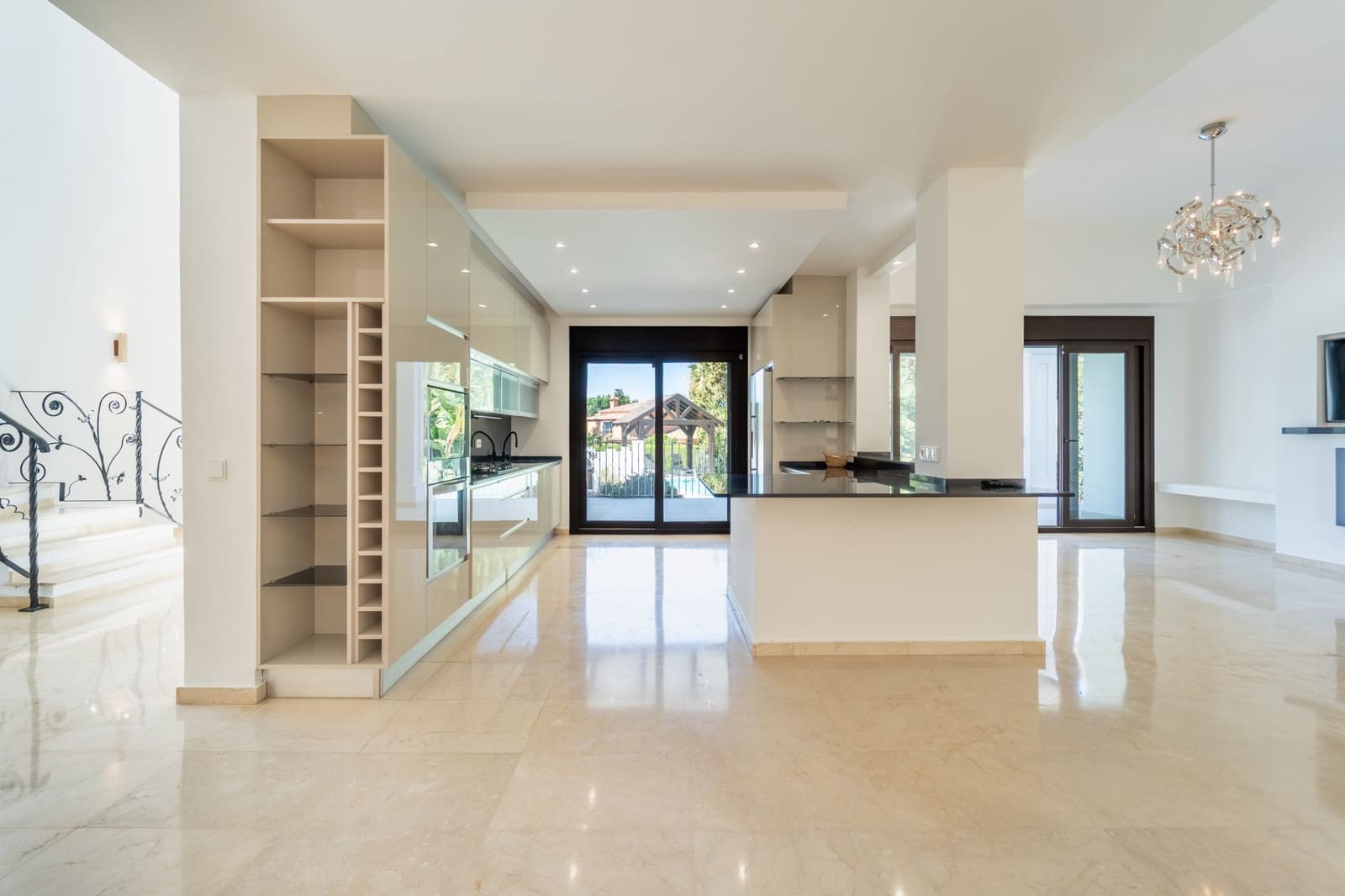 5 sovrum Villa till salu i Marbella med pool garage - 2 075 000 € (Ref: 10029224)