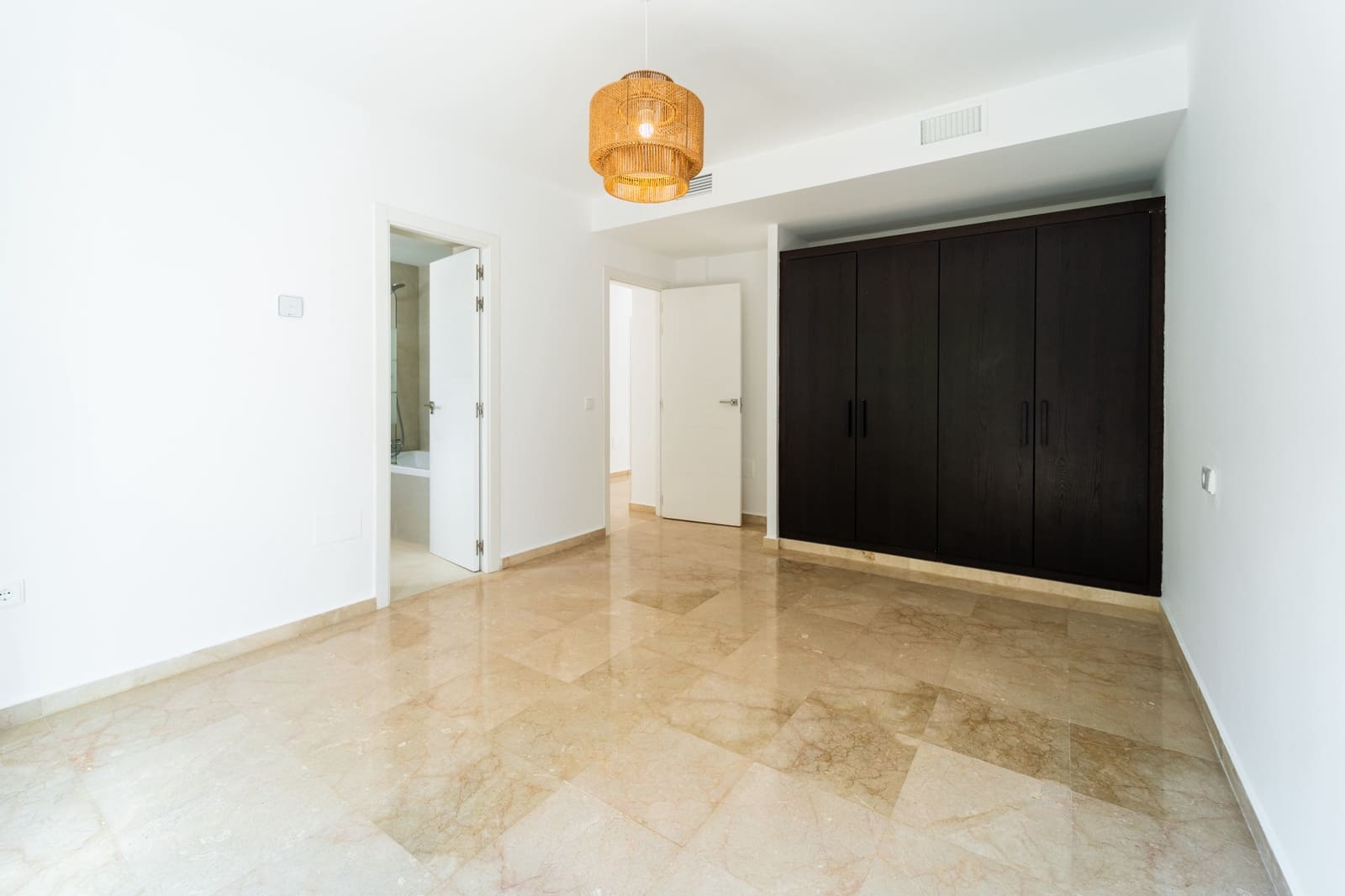 5 sovrum Villa till salu i Marbella med pool garage - 2 075 000 € (Ref: 10029224)
