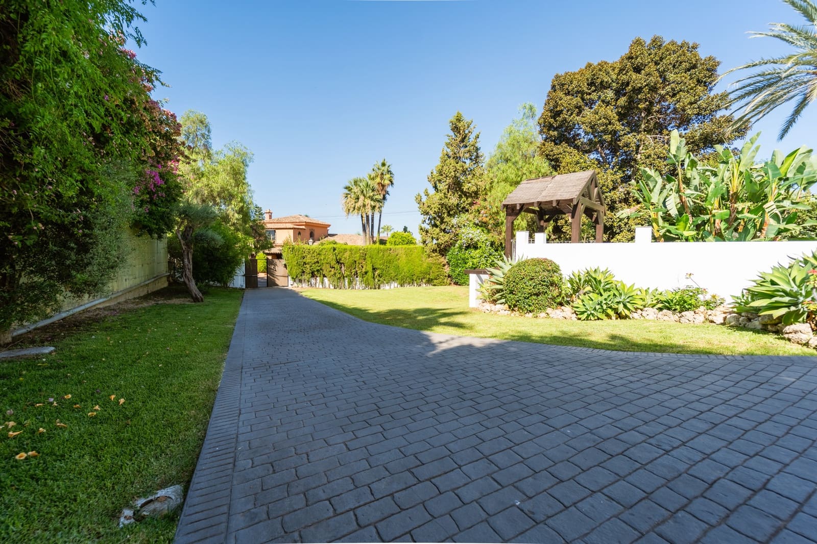 5 sovrum Villa till salu i Marbella med pool garage - 2 075 000 € (Ref: 10029224)