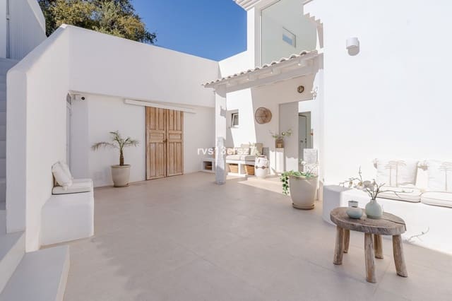 4 bedroom Villa for sale in Marbella with pool garage - € 1,495,000 (Ref: 10030274)