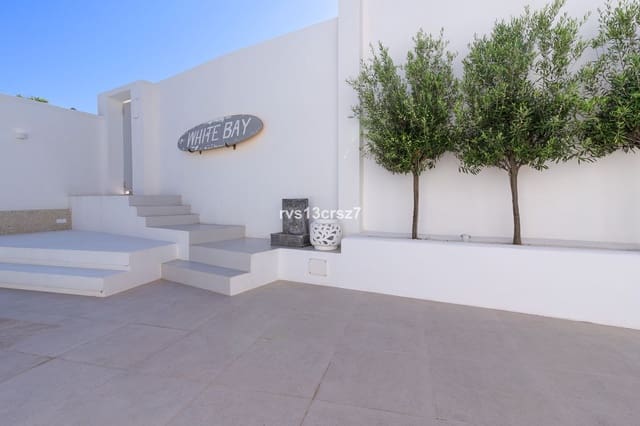 4 bedroom Villa for sale in Marbella with pool garage - € 1,495,000 (Ref: 10030274)