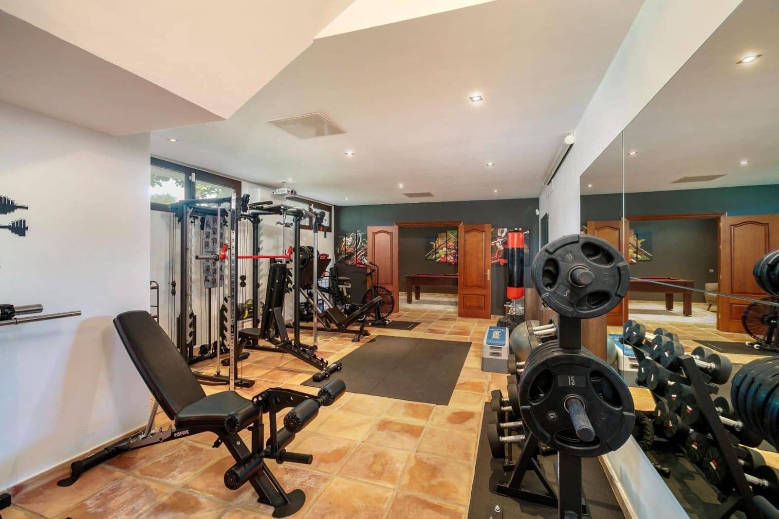 4 bedroom Villa for sale in Benahavis with pool garage - € 2,895,000 (Ref: 10030275)