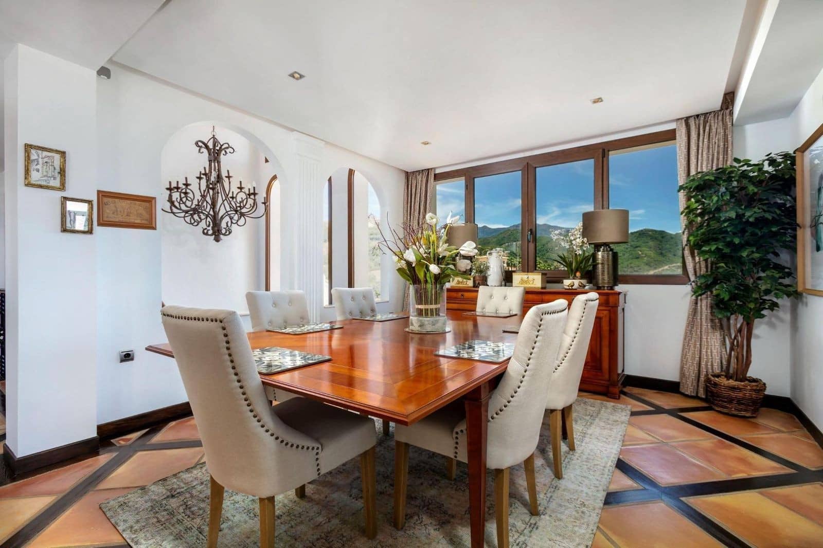 4 bedroom Villa for sale in Benahavis with pool garage - € 2,895,000 (Ref: 10030275)