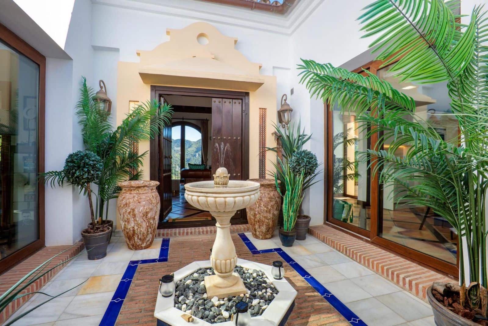 4 bedroom Villa for sale in Benahavis with pool garage - € 2,895,000 (Ref: 10030275)