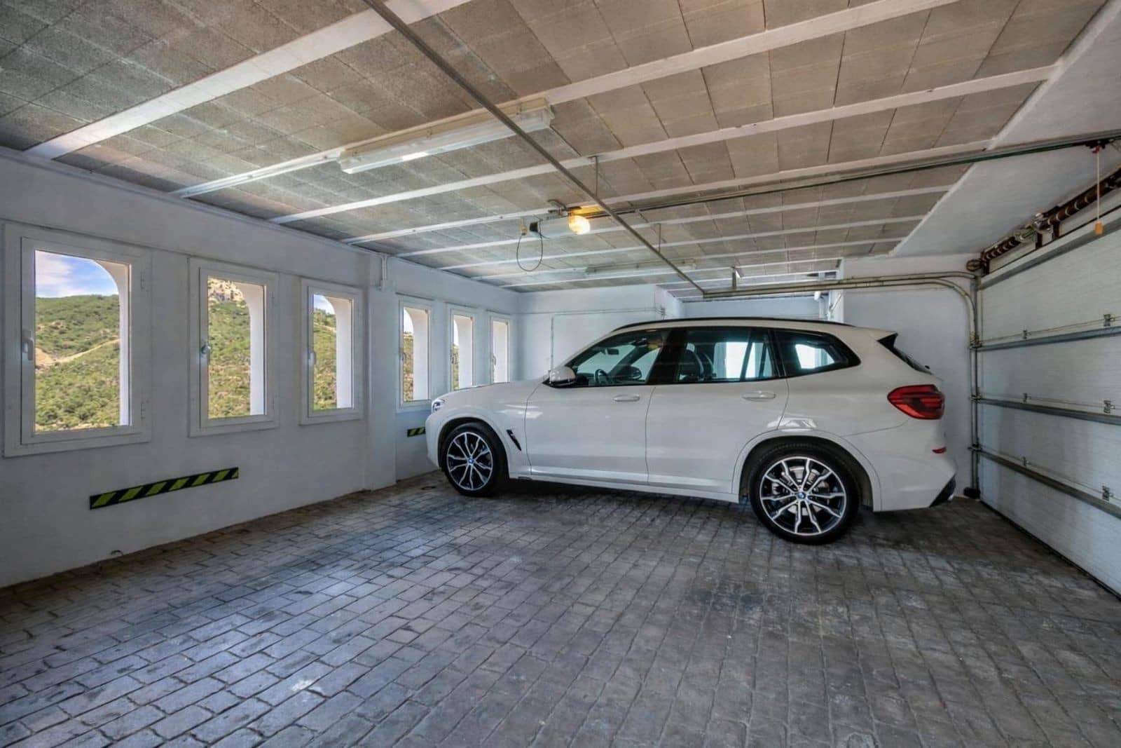 4 bedroom Villa for sale in Benahavis with pool garage - € 2,895,000 (Ref: 10030275)