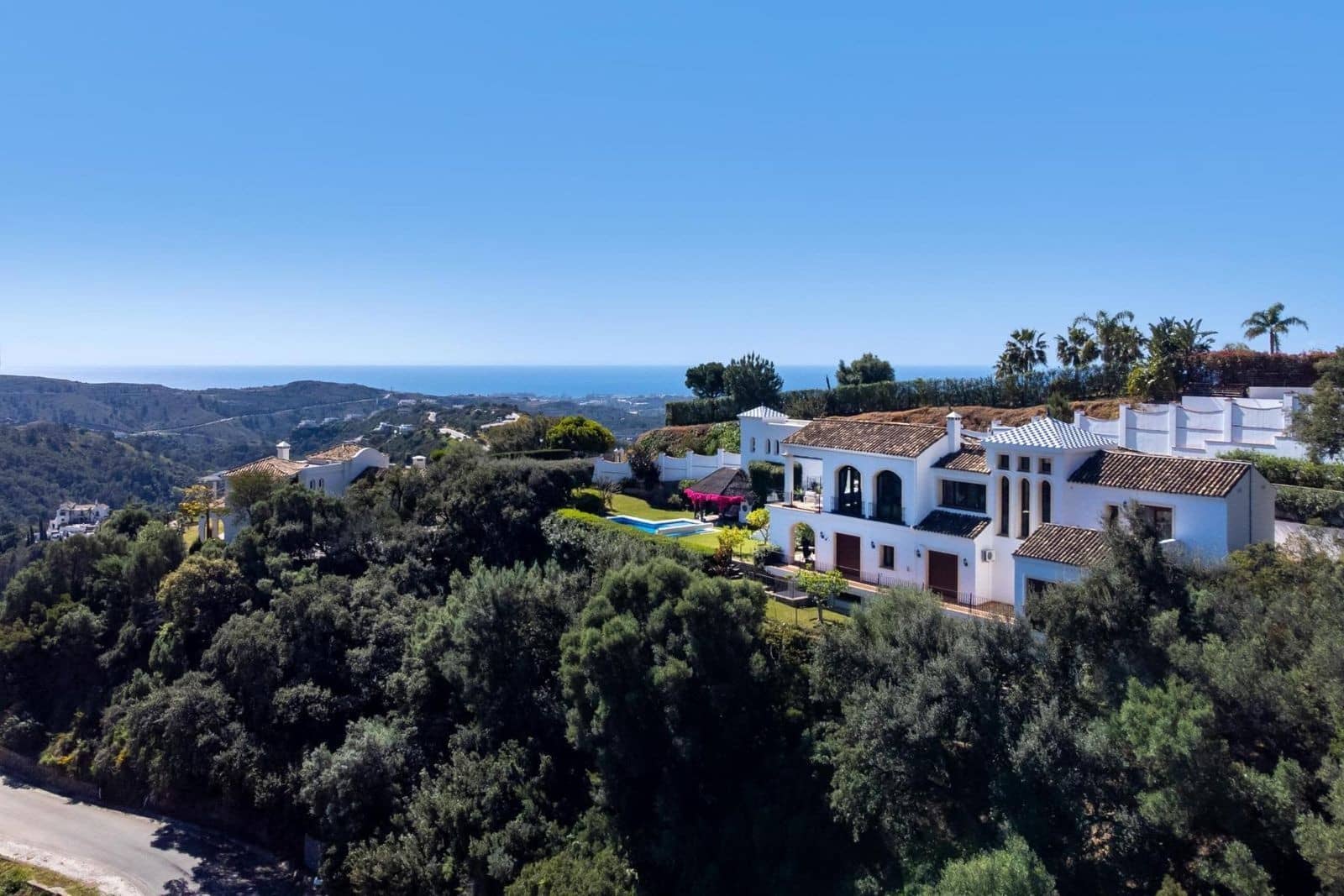 4 bedroom Villa for sale in Benahavis with pool garage - € 2,895,000 (Ref: 10030275)