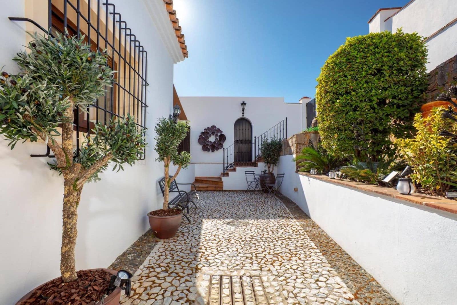 4 bedroom Villa for sale in Benahavis with pool garage - € 2,895,000 (Ref: 10030275)