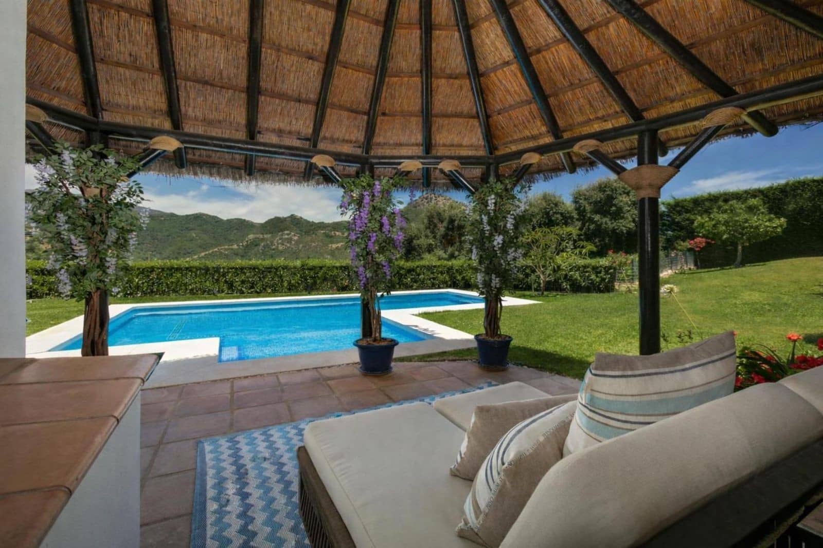 4 bedroom Villa for sale in Benahavis with pool garage - € 2,895,000 (Ref: 10030275)