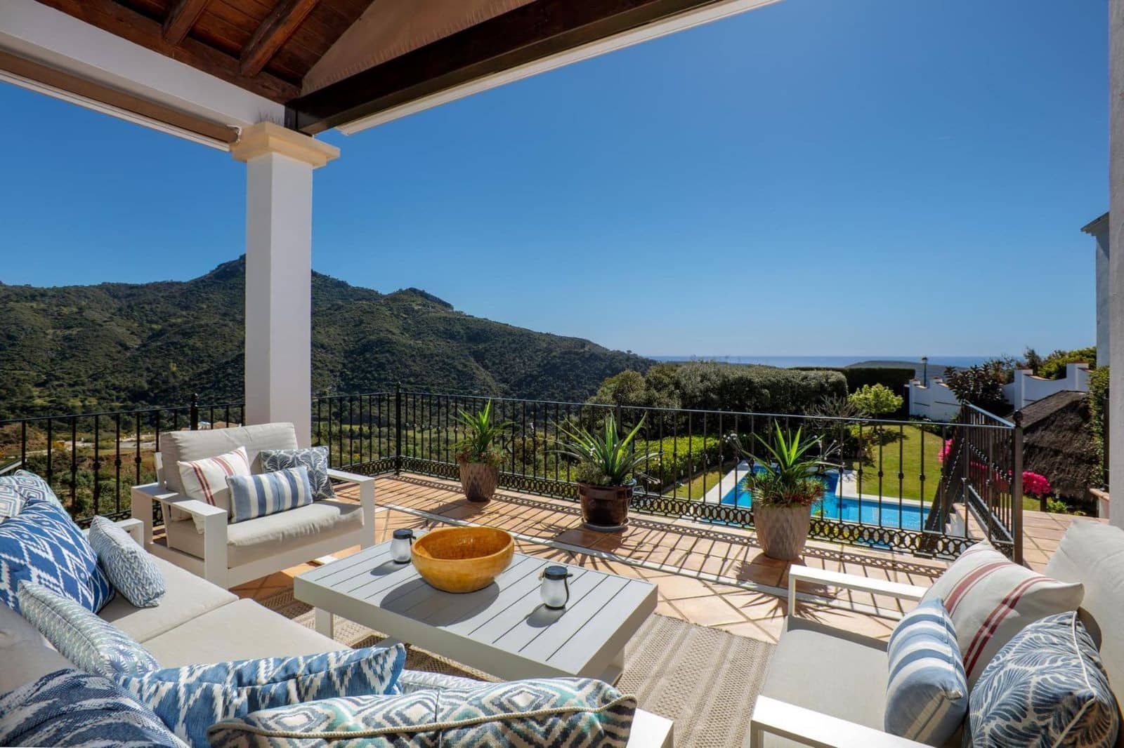 4 bedroom Villa for sale in Benahavis with pool garage - € 2,895,000 (Ref: 10030275)