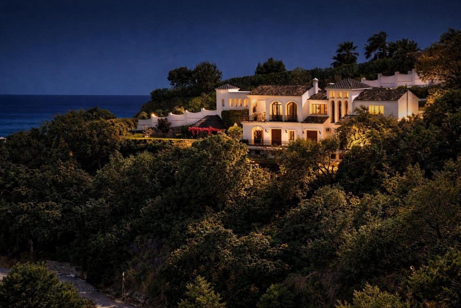 4 bedroom Villa for sale in Benahavis with pool garage - € 2,895,000 (Ref: 10030275)