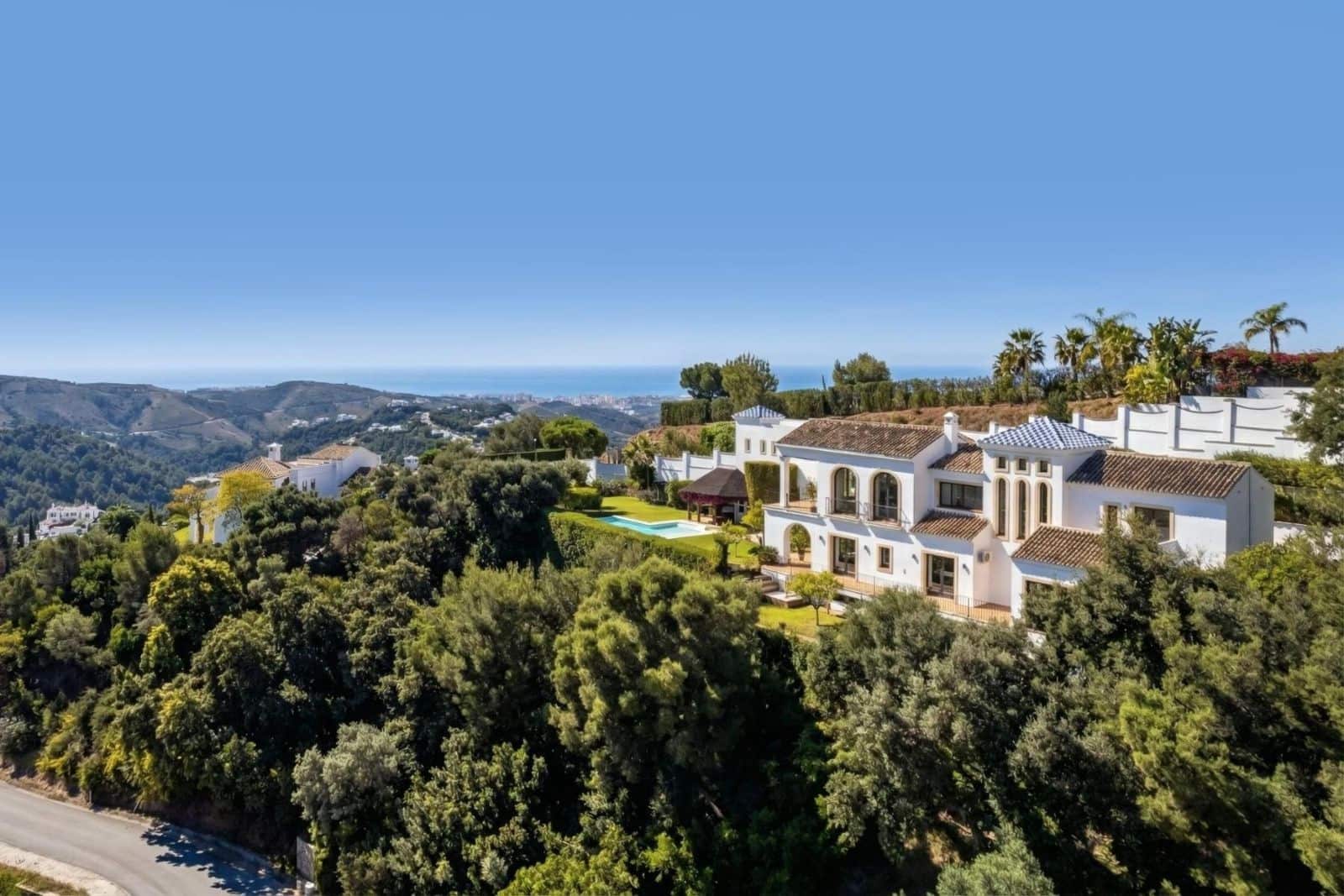 4 bedroom Villa for sale in Benahavis with pool garage - € 2,895,000 (Ref: 10030275)