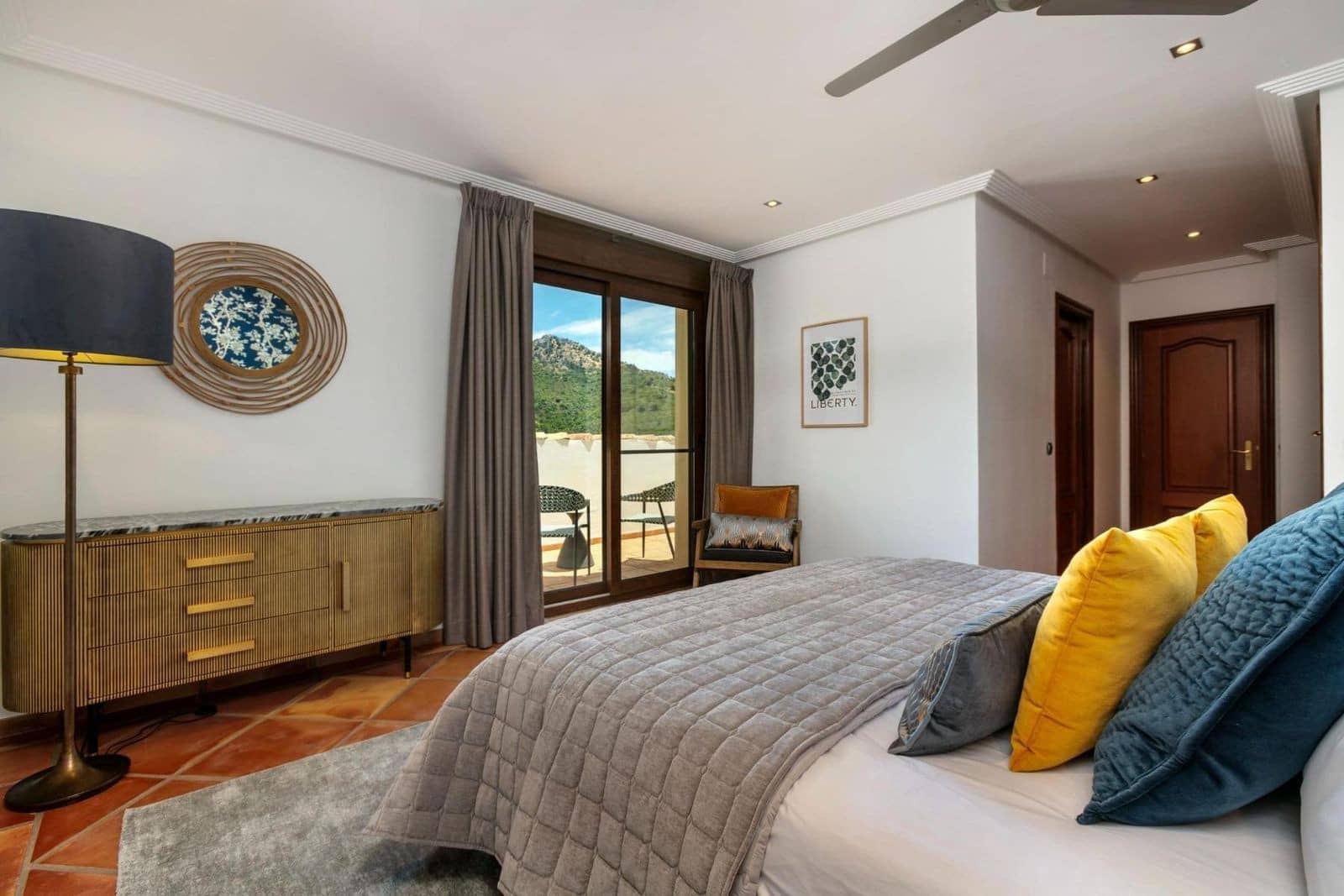4 bedroom Villa for sale in Benahavis with pool garage - € 2,895,000 (Ref: 10030275)