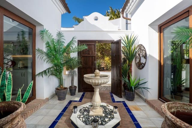 4 bedroom Villa for sale in Benahavís with pool garage - € 2,895,000 (Ref: 10030275)
