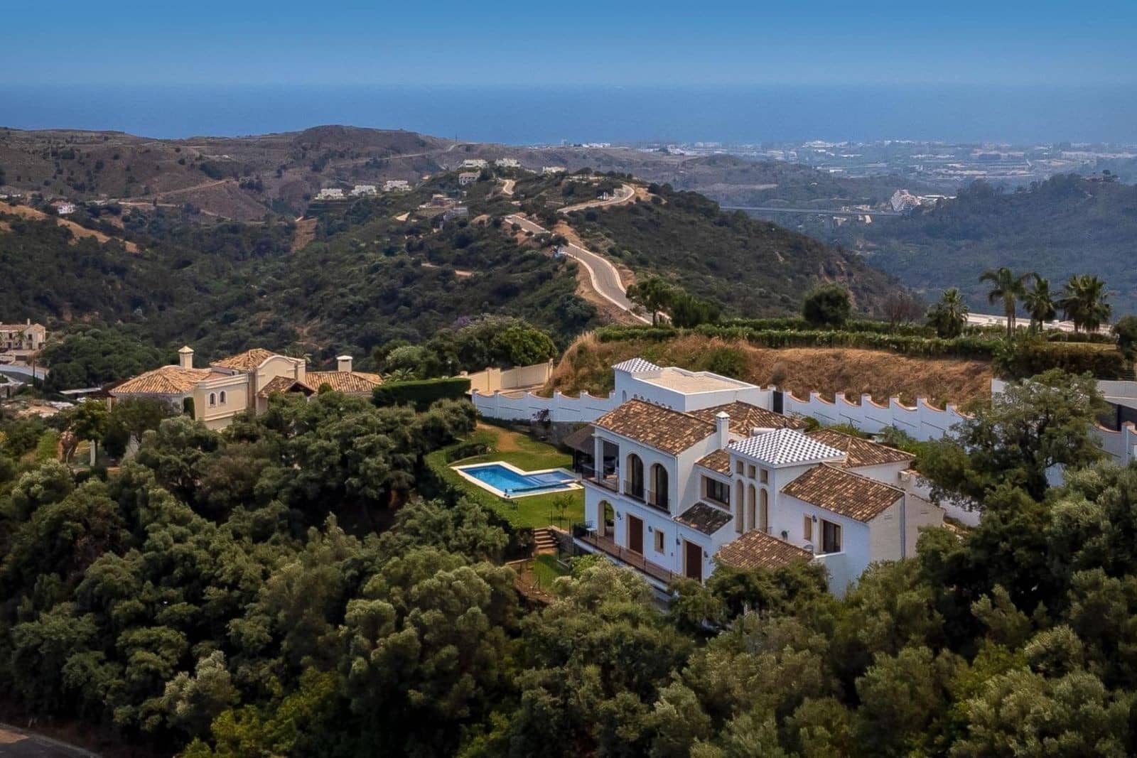 4 bedroom Villa for sale in Benahavis with pool garage - € 2,895,000 (Ref: 10030275)