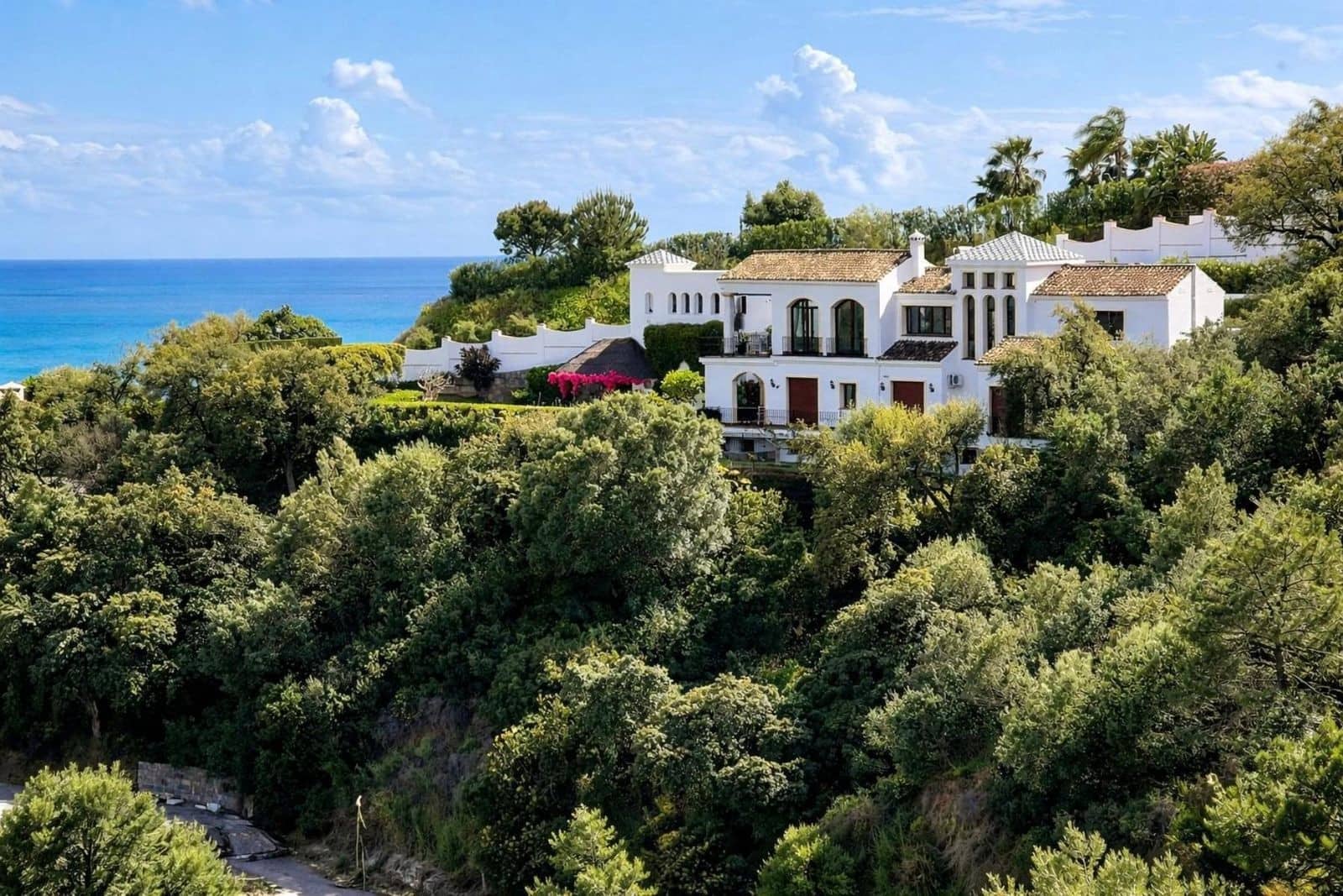 4 bedroom Villa for sale in Benahavis with pool garage - € 2,895,000 (Ref: 10030275)