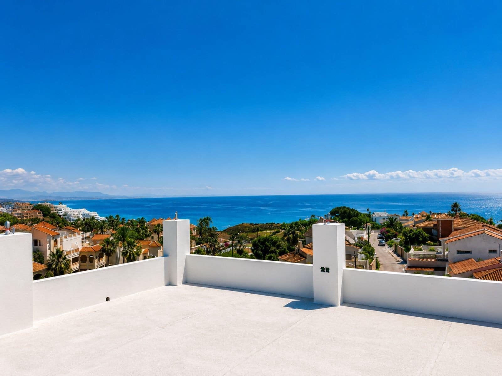 4 bedroom Villa for sale in El Faro with pool garage - € 1,425,000 (Ref: 10031725)
