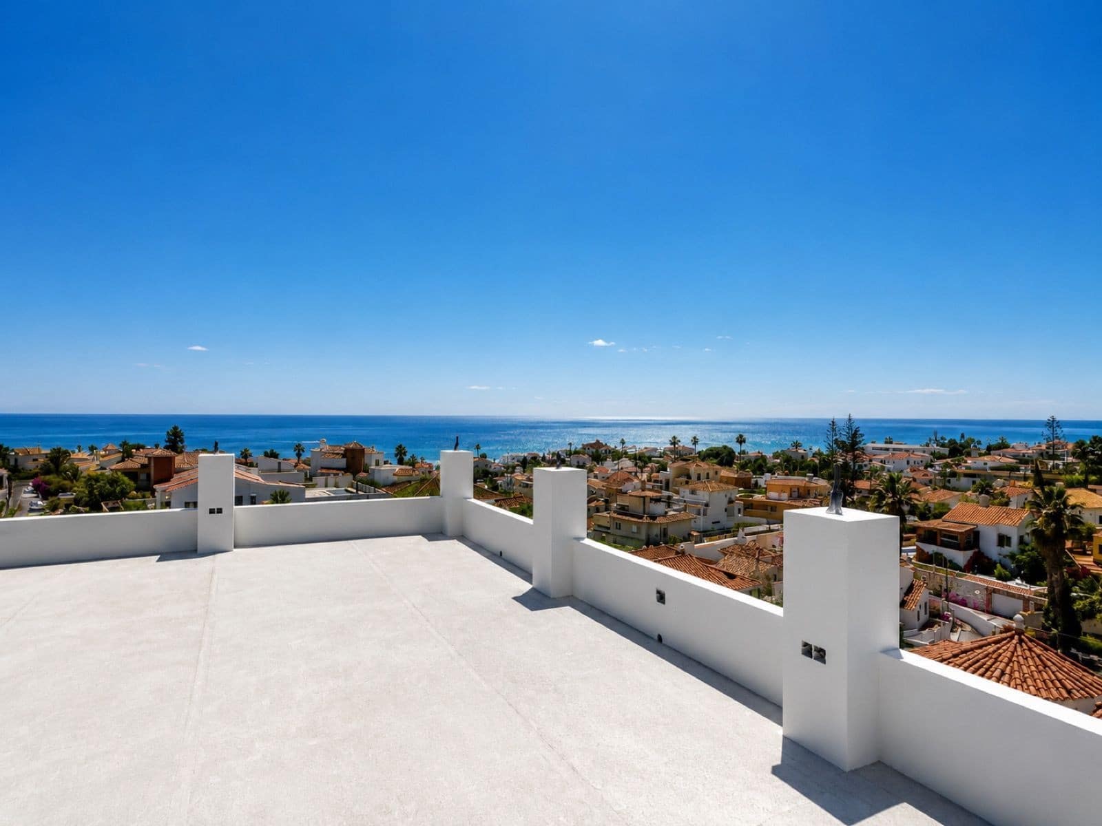 4 bedroom Villa for sale in El Faro with pool garage - € 1,425,000 (Ref: 10031725)